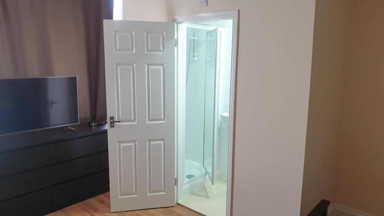 شقة Guess Bungalow Wembley لندن المظهر الخارجي الصورة
